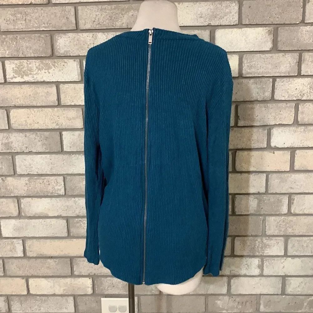 3for$20 lighter sweater small - Picture 2 of 4